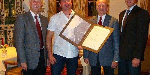 Firmenchef Herbert Exenberger mit Koidl Josef