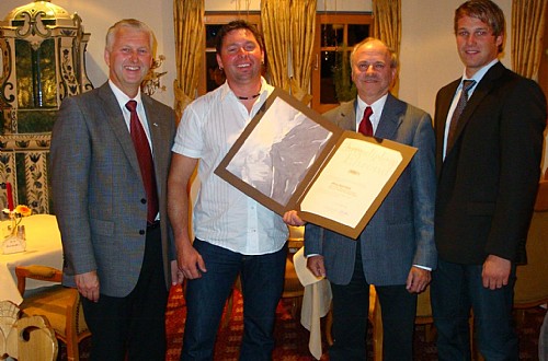 Firmenchef Herbert Exenberger mit Koidl Josef